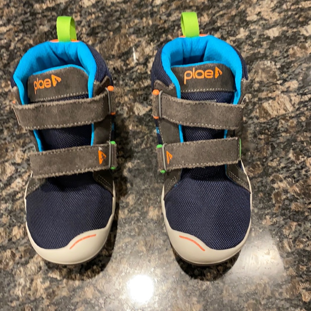 Size 13 Hi Top Plae Sneakers